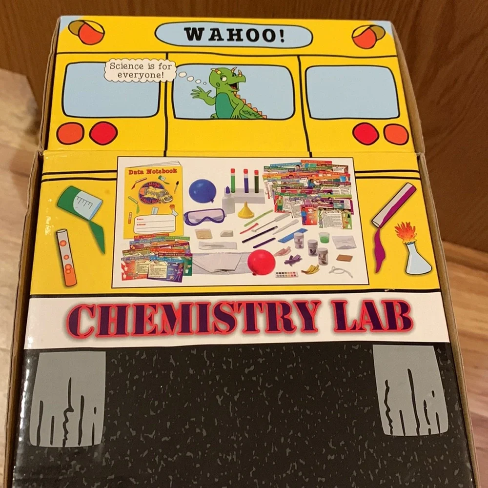 Magic School Bus Chemistry Lab set with information experiment cards GUC